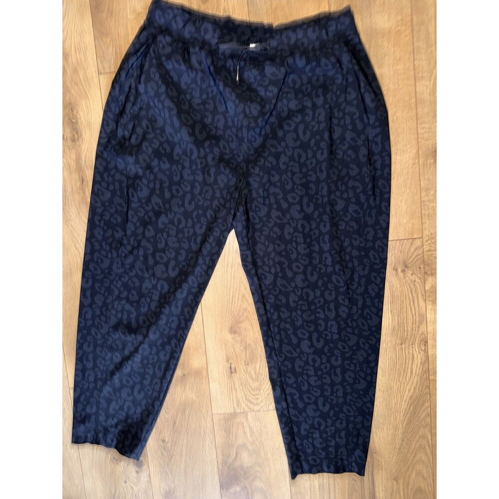 Sweaty Betty Explorer Pants Women’s Size XL Leopard Print Pull On Pockets Black